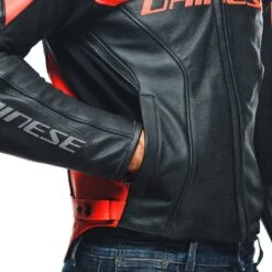 Dainese Racing 4 Perf. Motorjas -Geselecteerde Motorkledingwinkels 025088 131 7 Dainese Racing 4 Leather Jacket Perf